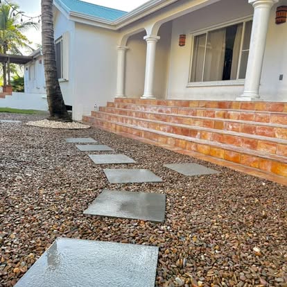 Decorative gravel entry