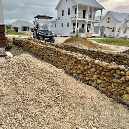 Stone retaining wall